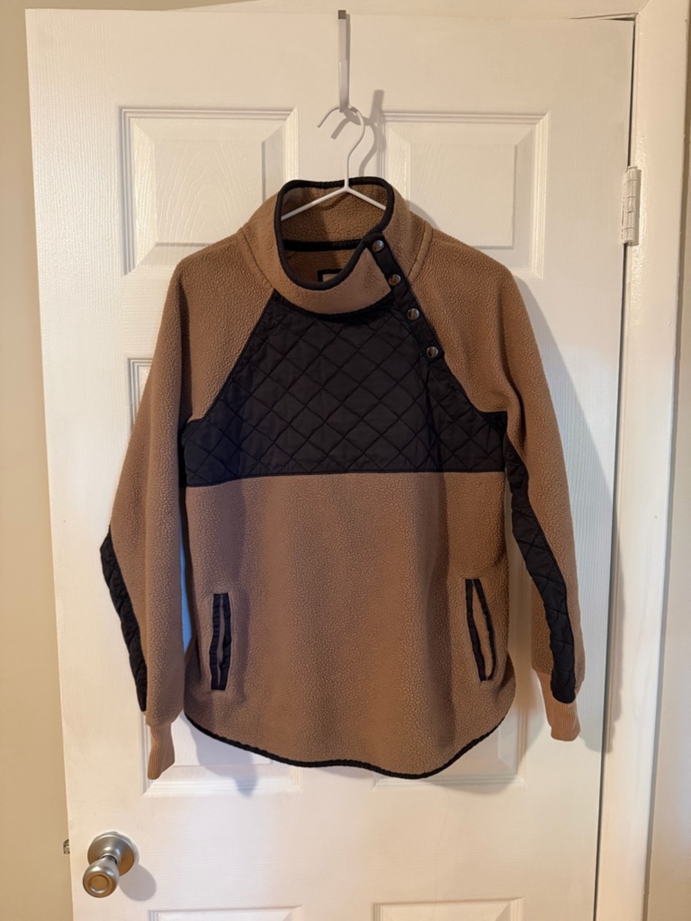 Abercrombie & Fitch Asymmetrical Snap Fleece Black/Tan